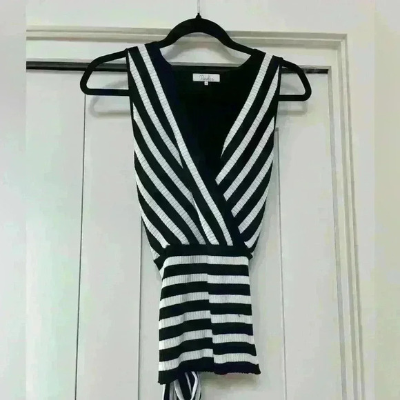 Parker Women’s Striped Winifred Knit Top. Size medium. - Picture 6 of 9